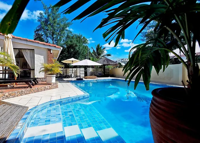 Spacious House With Shared Pool In Machabee