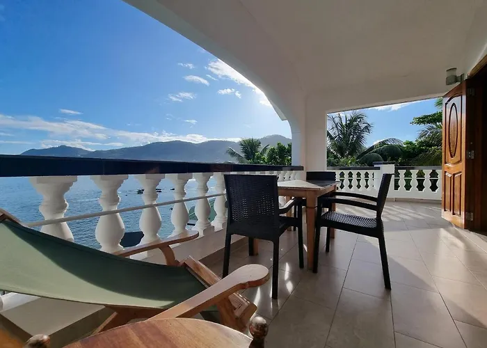 The Drake Seaside Apartment