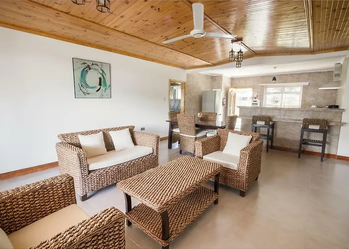 Flora'S Self Catering Apartments